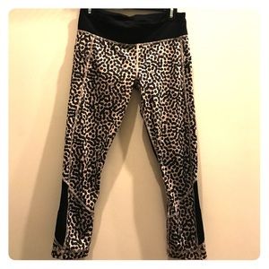 Lululemon size 6 capri leggings patterned
